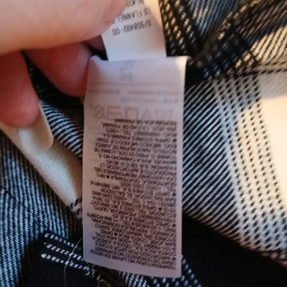 Old Navy Women's Black White Plaid Flannel Button Down Boyfriend Shirt - Picture 9 of 9